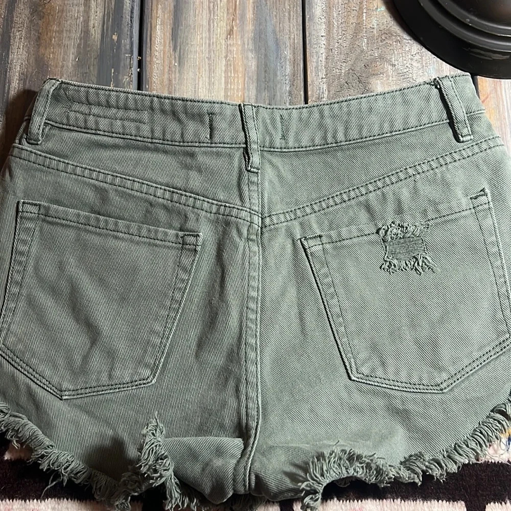 Pacsun Size 26 Shorts Womens High Rise Festival Sage Green Distressed. Size 26 - Picture 4 of 5